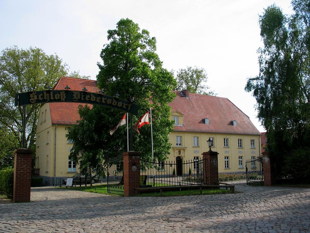 Schloss Diedersdorf Großbeeren Buitenkant foto